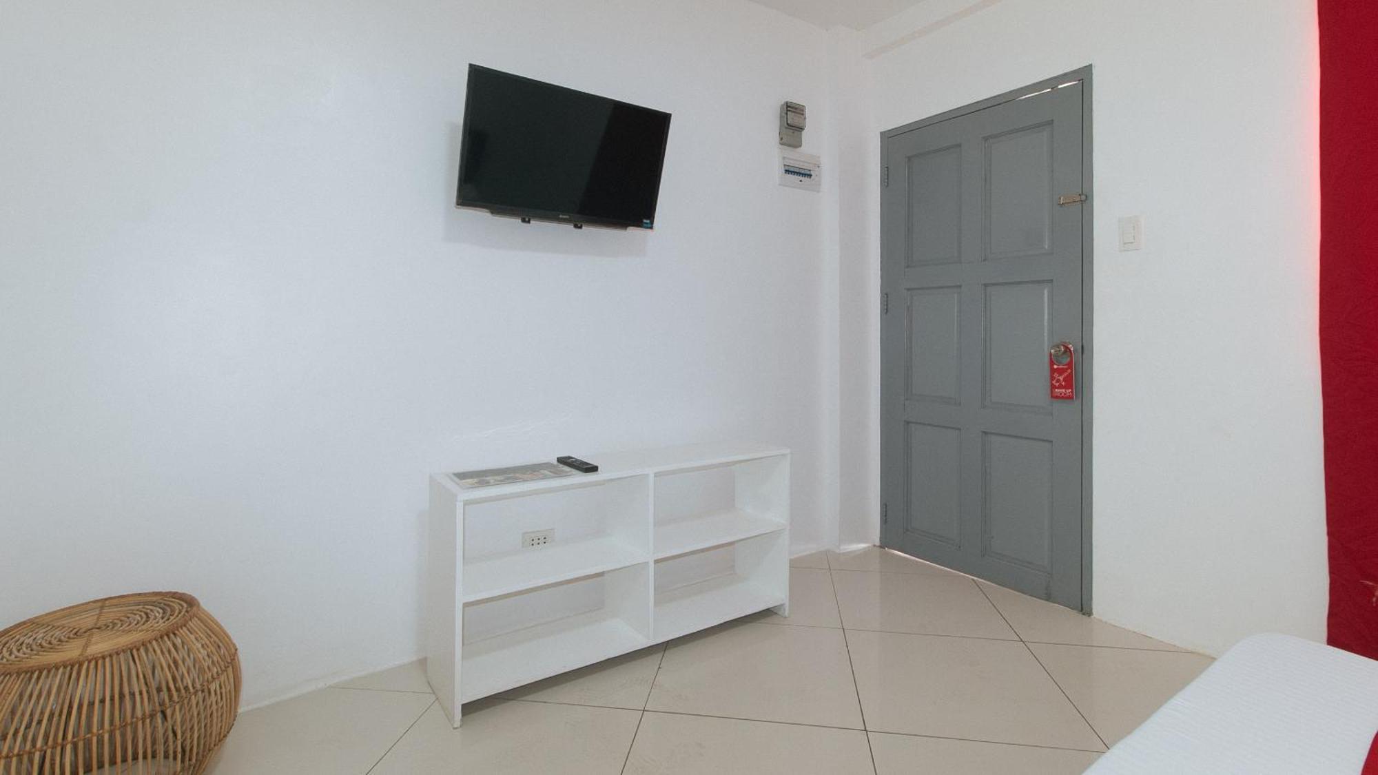 Reddoorz At Fat J Apartelle Mactan Cebu Exterior photo